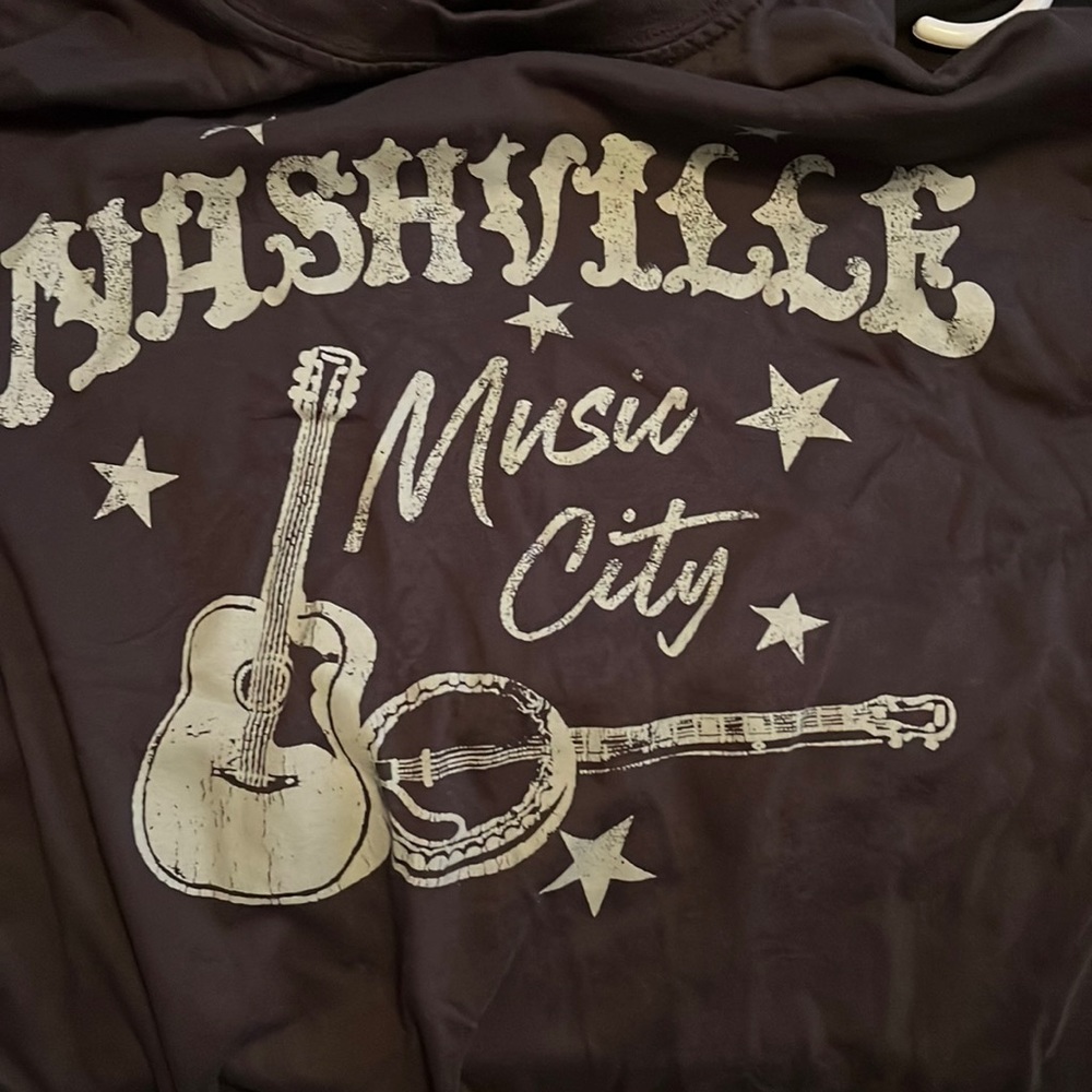 cropped Nashville shirt